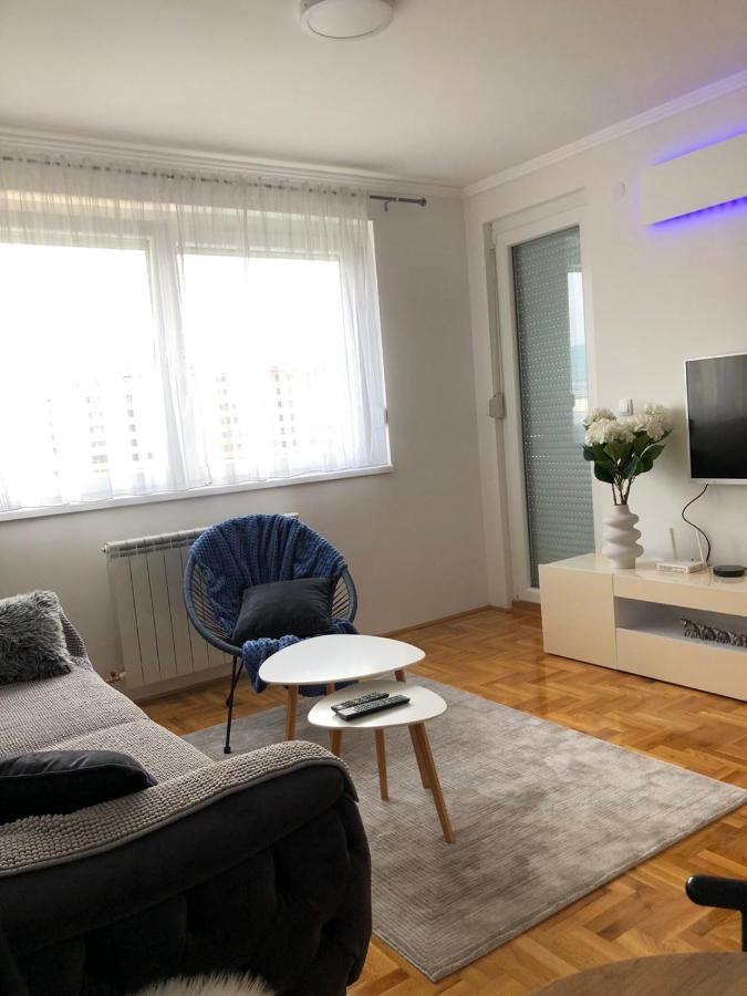 Apartman Ml Lukavica Екстериор снимка